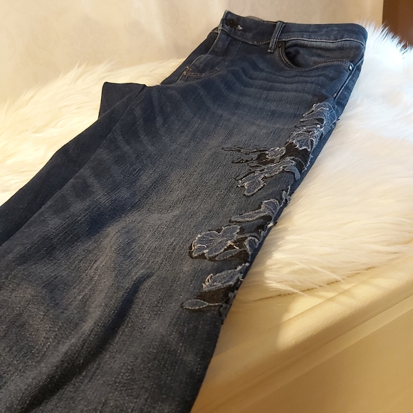 White House Black Market The Skinny Ankle Jean with embroidered flowers size 10 - Picture 3 of 6